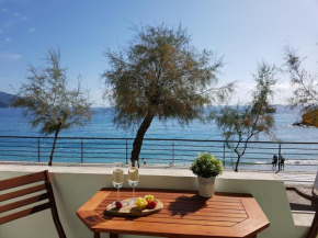 Mori's Beautiful Sea front Apartment - With A.C., Monterosso Al Mare